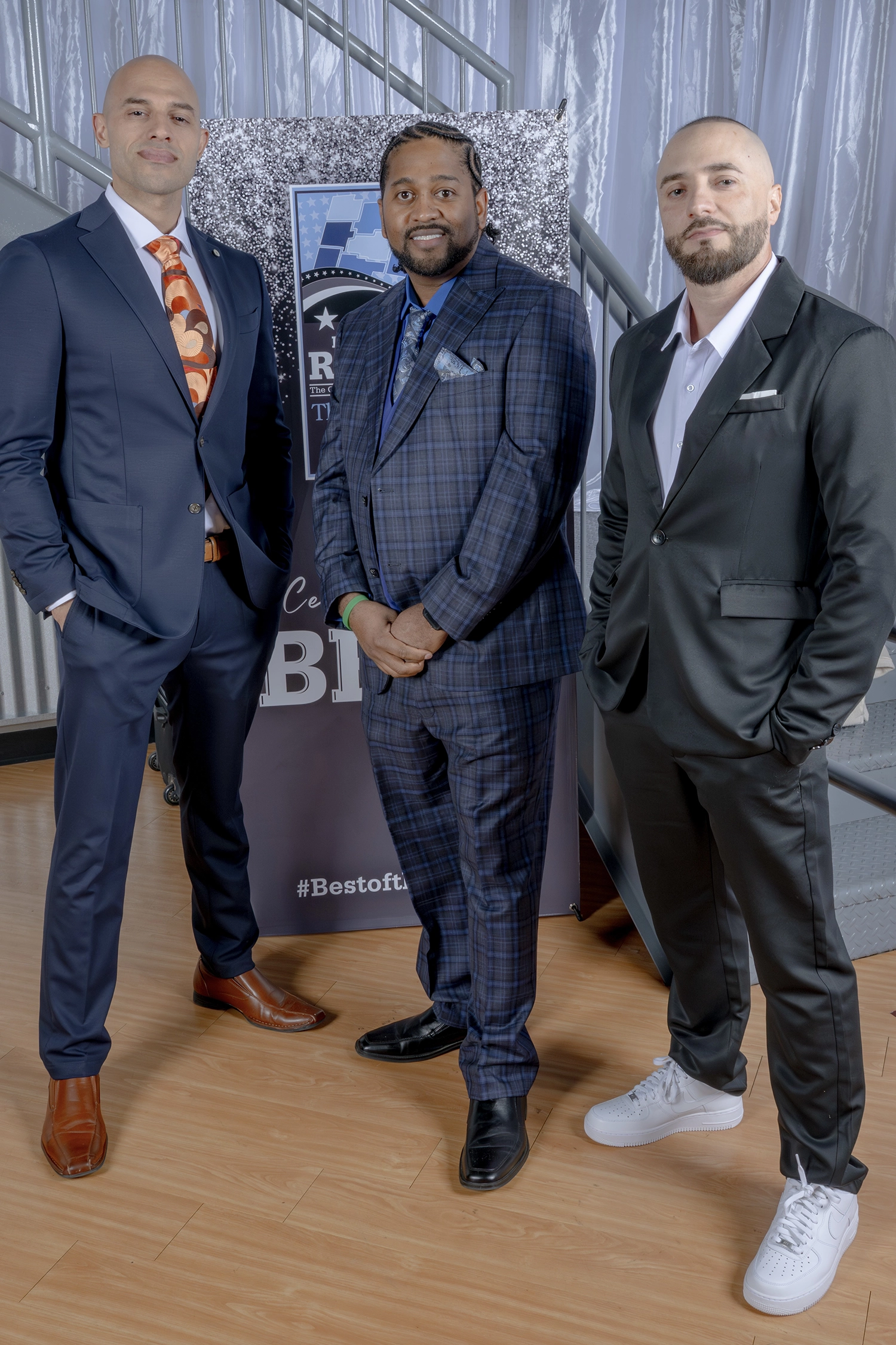 Dj Smooth selfie with 1000 students in the background.